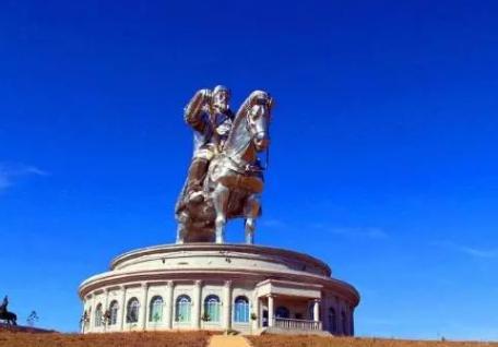 这个国家曾经称霸中亚，被成吉思汗灭掉后又数次复国，实力强大