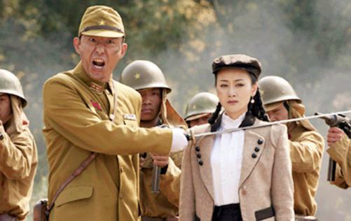 双枪黄八妹抗日女英雄，曾把岗村推了一个大跟头