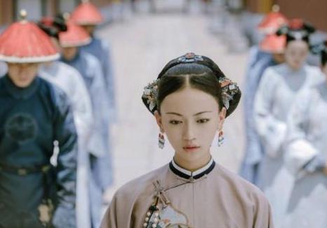 皇宫中的妃子走路为何要人扶着 这里面有什么讲究吗