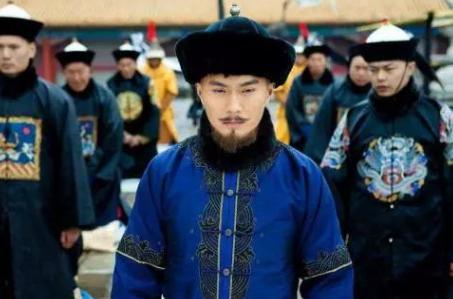 康熙死前让雍正一定要杀了此人，不然必生二心，可雍正却始终善待他