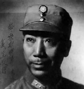 被日本人称为“人间魔鬼”的上海滩黑老大王亚樵,连杜月笙都害怕三分