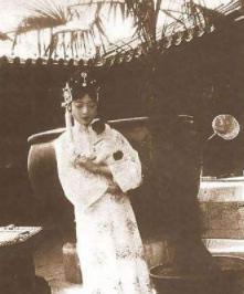 末代皇后婉容一生有多悲惨