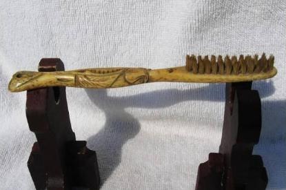 古代没有牙刷牙膏的 古人是用什么来刷牙呢