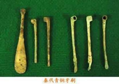 古代没有牙刷牙膏的 古人是用什么来刷牙呢