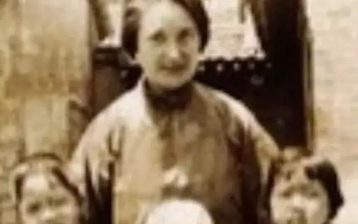 这个外国女人入中国国籍，抗战时期就下100多孤儿