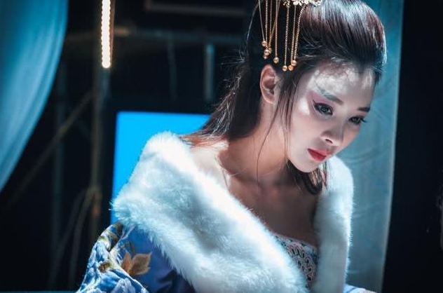 倾国倾城祸国殃民,将美貌与残忍集一身的她,最后是自杀了吗?