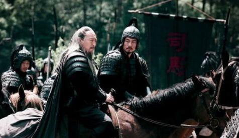 空城计中诸葛亮除了抚琴,为何还让人在城门口扫地?