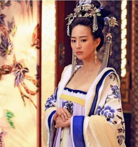 唐朝是最开放的朝代，从衣服的穿戴就能看出来