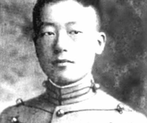 他的才华不输徐志摩，却因为一个女人郁郁不得志