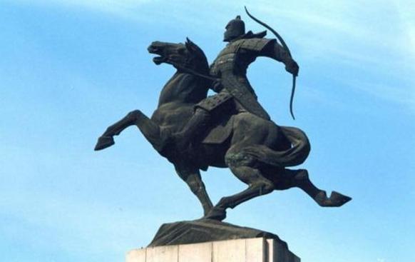 汉朝的时候都是穿什么衣服