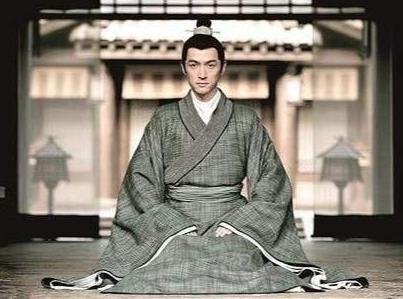 汉朝的时候都是穿什么衣服