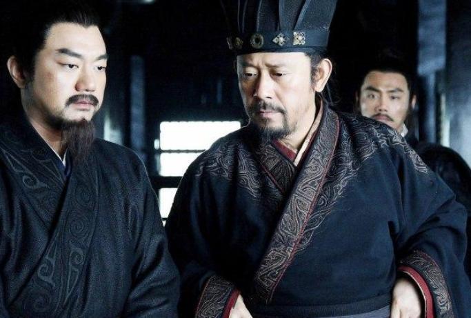 曹操的两大军师郭嘉与贾诩，谁更厉害