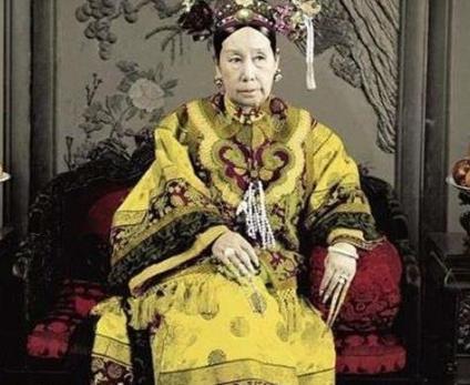 和珅临死前到底留下什么话 却暗示除了清朝的灭亡