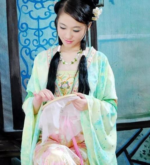 为何古人总说“男怕三摇头,女怕大步走”