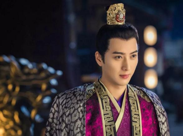 为何古人总说“男怕三摇头,女怕大步走”