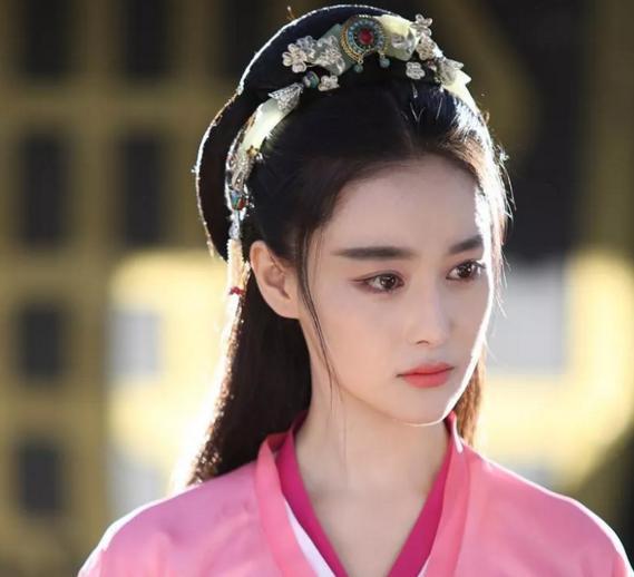 为何古人总说“男怕三摇头,女怕大步走”