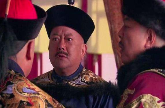 和珅跟一位大爷比阔,大爷亮出一件东西竟让他下跪