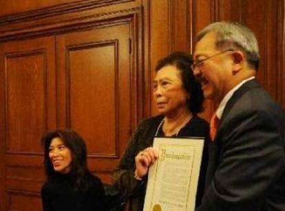 911事件中的英雄 美国华裔空姐邓月薇