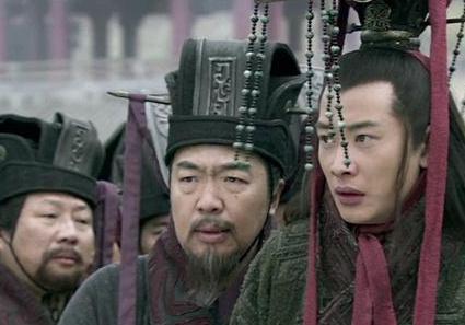 董卓为何不打关东联军而选择逃跑呢 难道真的实力不足吗