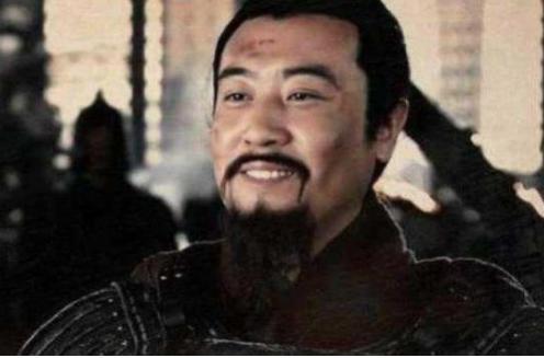 关羽看上一个离婚女人，却被曹操抢走了