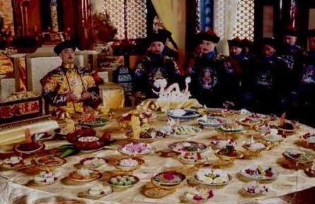 在各朝各代的帝王中 他们吃的御膳到底是什么样的