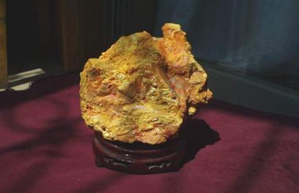 古代信口雌黄一词最早出现在什么时候 和什么人有关