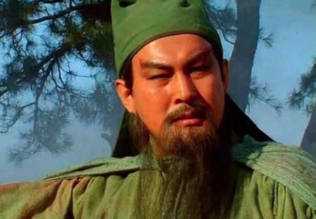 刘备虽然穷，但是家庭出身不比曹操差