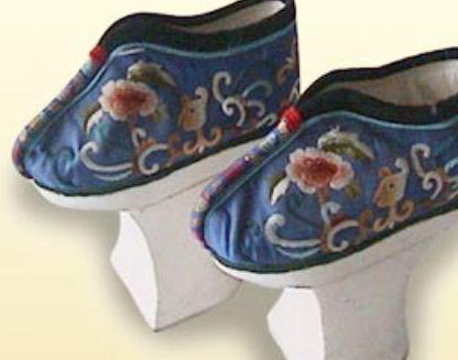 花盆底鞋穿起来那么的难受 为何清代的妃子们还是要穿呢