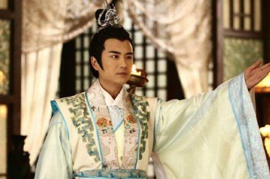 他想当个御前侍卫,却成了皇帝