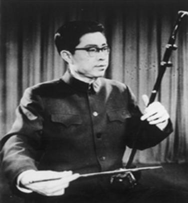 刘天华除了在乐曲上的成就外 更重要的是改良了二胡