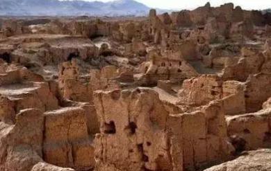 瑞典人到新疆寻宝，被5个土匪盯上，把测量仪器当大炮，差点气死