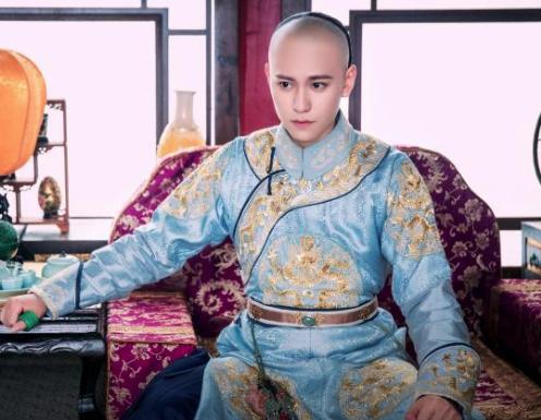 康熙智擒鳌拜，鳌拜脱下衣服居然救了自己一命