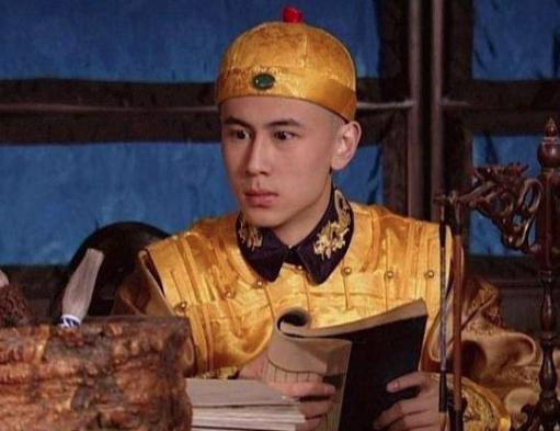 康熙智擒鳌拜，鳌拜脱下衣服居然救了自己一命