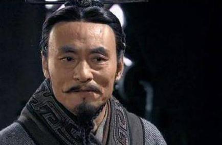 商鞅、张仪和范睢分别为秦国的崛起做了什么贡献