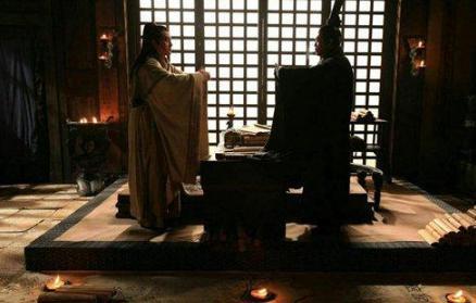 商鞅、张仪和范睢分别为秦国的崛起做了什么贡献