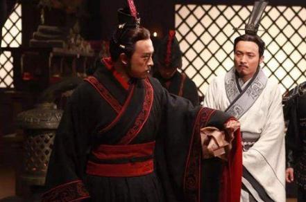 商鞅、张仪和范睢分别为秦国的崛起做了什么贡献