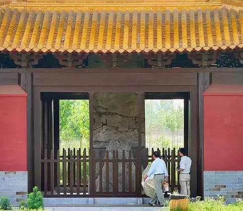 中国最厉害的祖坟,为了不破坏高铁因此绕道