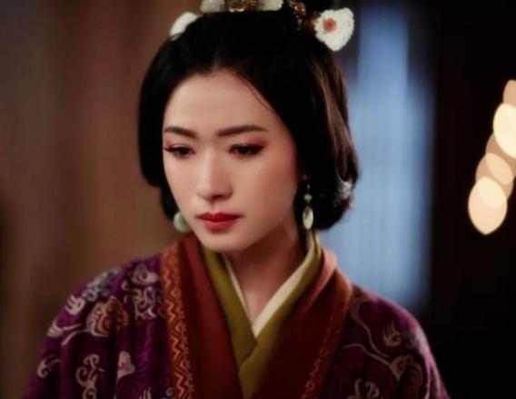 皇后跑来发牢骚，皇帝一听：立马将其赐死