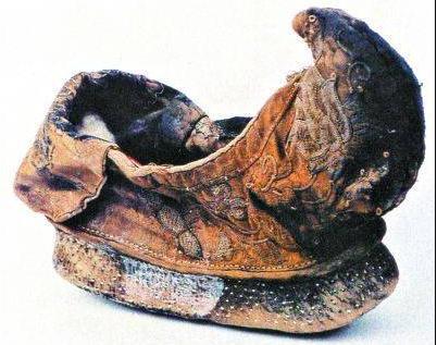 你知道古人做鞋子的时候是不分左右脚的吗 主要的原因是什么