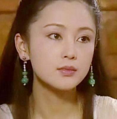 清朝时期的格格和公主有什么区别 谁的权力更大一些呢