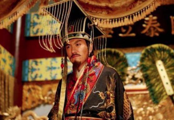 他历经三朝皇帝，扶立两朝皇帝成为一代名相