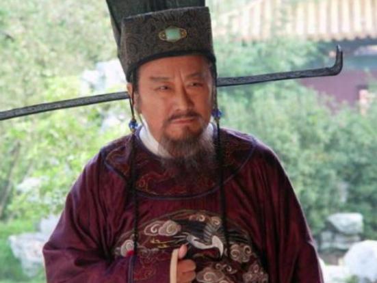 他历经三朝皇帝，扶立两朝皇帝成为一代名相