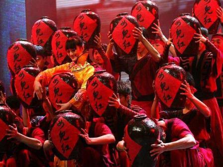 有关于女儿红的故事到底是什么样的 嫁女儿和酒有什么关系呢