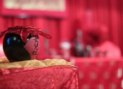 有关于女儿红的故事到底是什么样的 嫁女儿和酒有什么关系呢