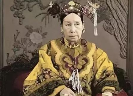 清宫中一路晋升的女性，慈安太后突然暴毙死因成谜！