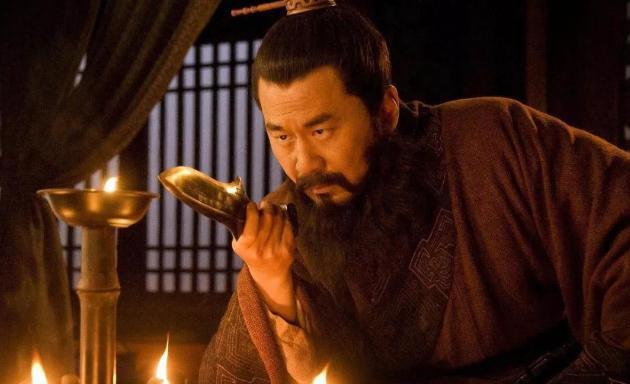 哪个女人让曹操临死前仍对她念念不忘?不是甄宓也不是貂蝉,而是她!