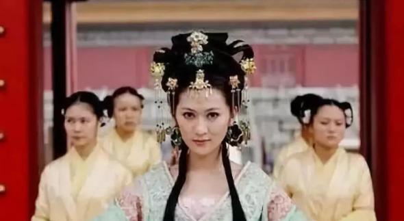 曹魏尚书卫觊之子，轻松干掉邓艾、钟会及姜维，却被一丑女玩死