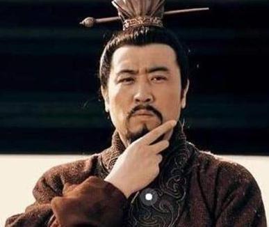 刘备早年为前主立下了许多的功劳 唯独没有帮助此人