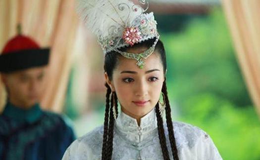 成贵妃：刚入宫就连升三级，之后又连降三级