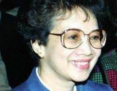 科拉松&middot;阿基诺：菲律宾历史上第一位女性总统